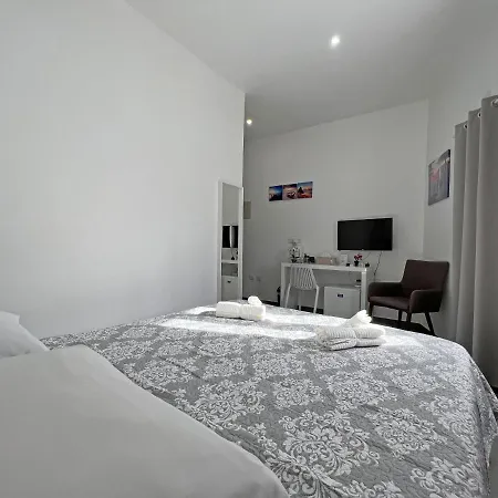 Apollo By Albert's 招待所