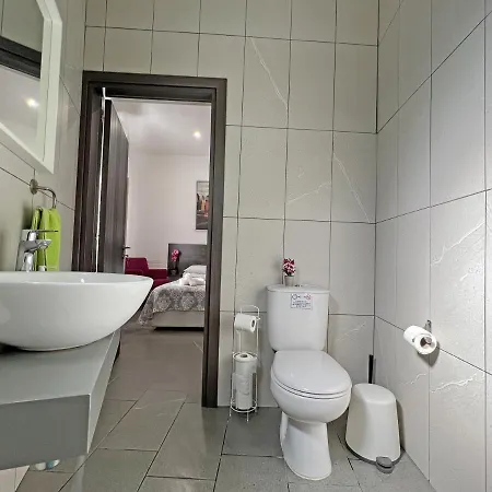 招待所 Apollo By Albert's 3*