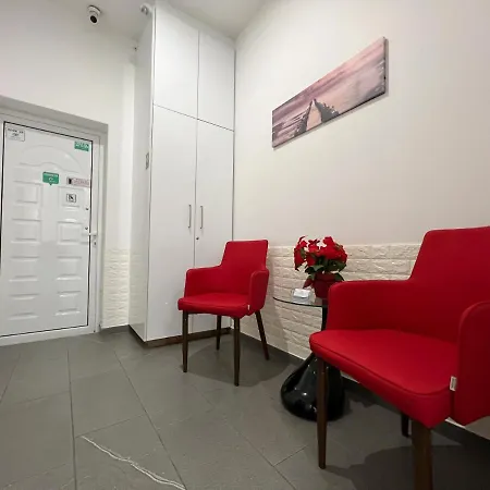 Apollo By Albert's 拉纳卡