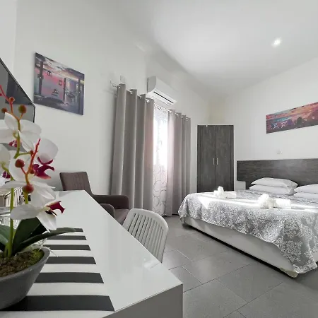 Apollo By Albert's 3*