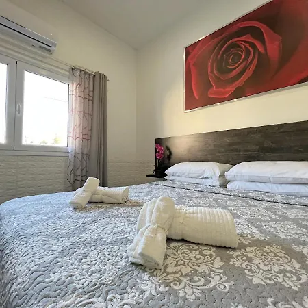 Apollo By Albert's 3*