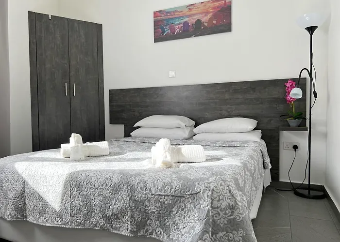 Apollo By Albert's Larnaca