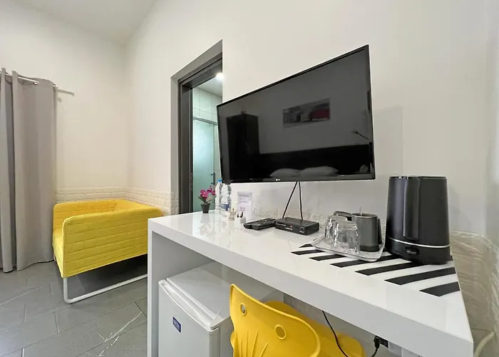 Apollo By Albert's 3*